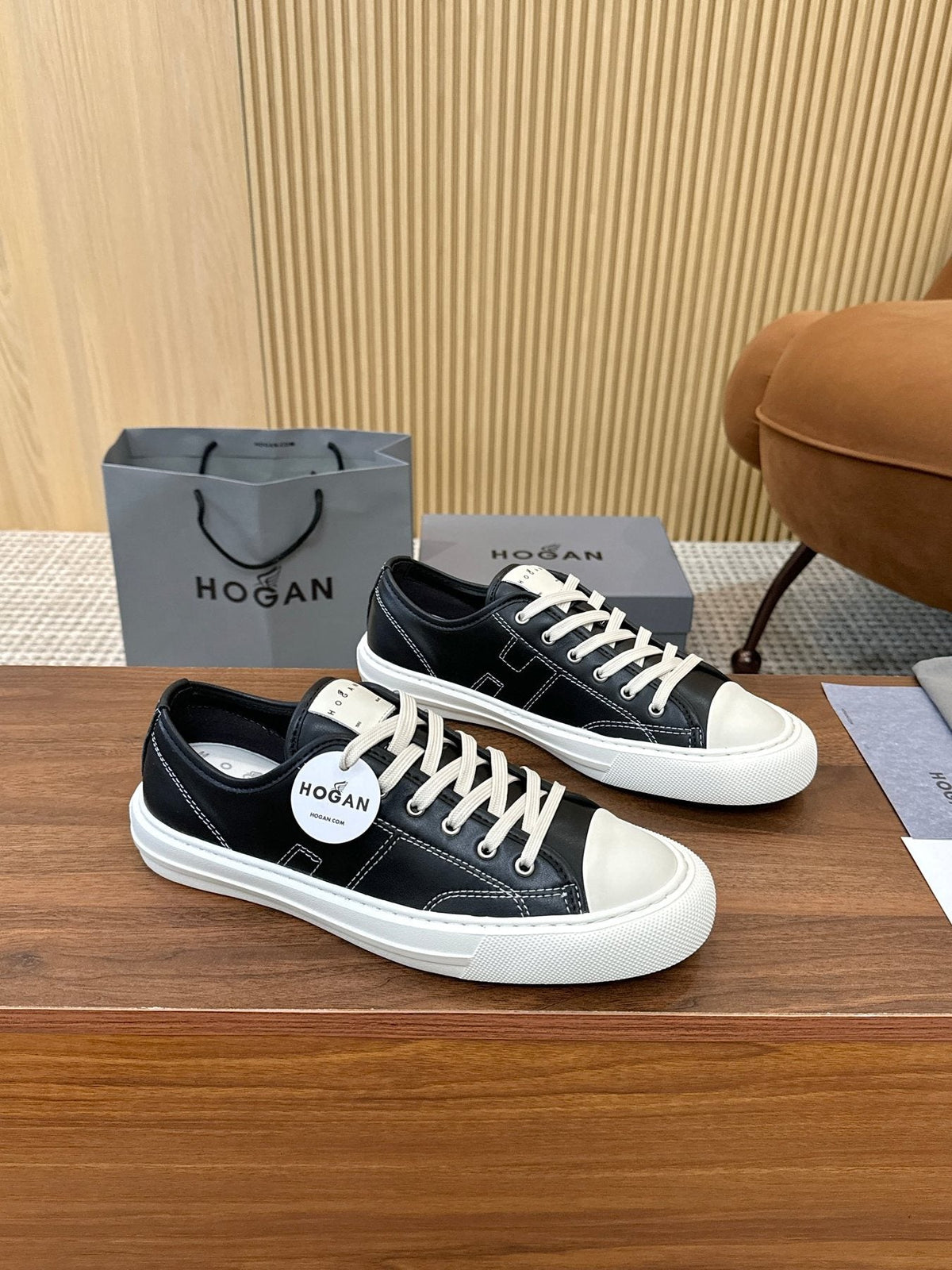 Hogan H691 Low-Top Sneakers