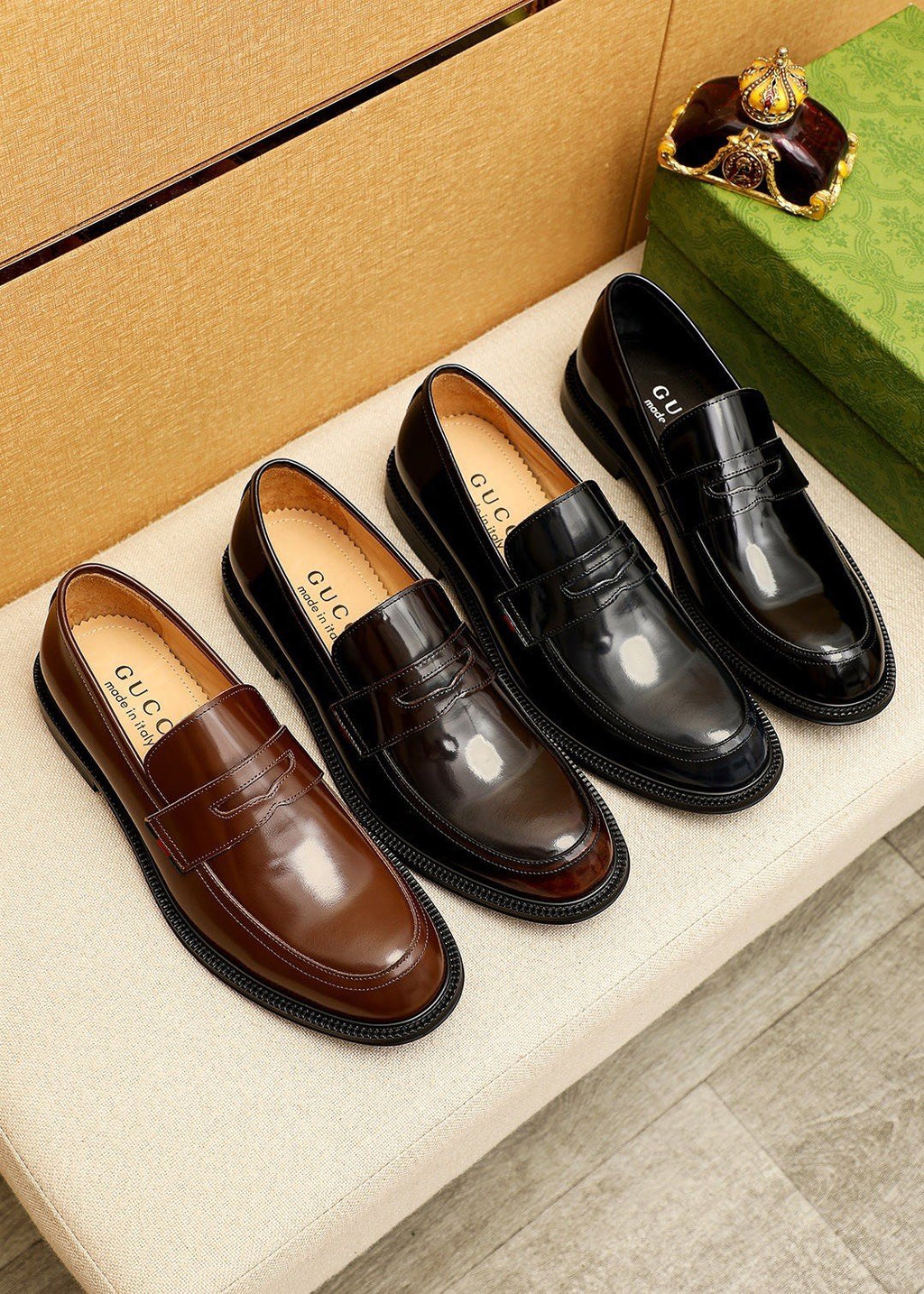 GUCCI Glossy Strap Loafers